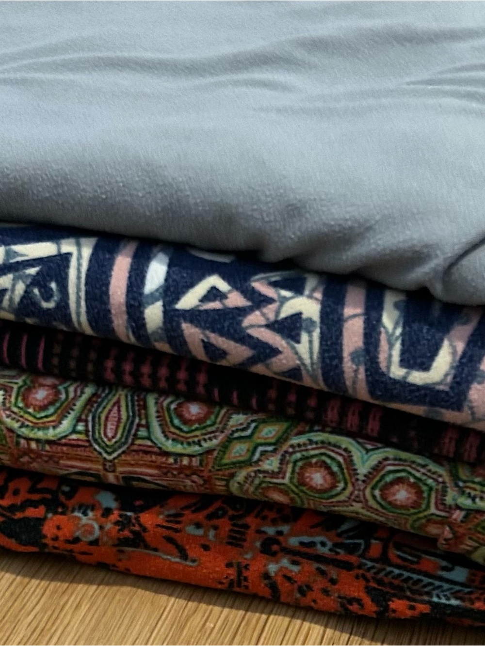 LuLaRoe Lot of 5 Curvy Leggings